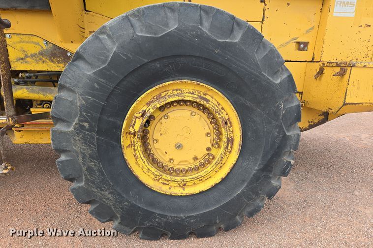 image for item DQ6203 1992 Komatsu WA500-1L wheel loader