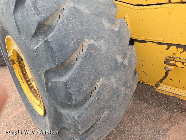 image for item DQ6203 1992 Komatsu WA500-1L wheel loader