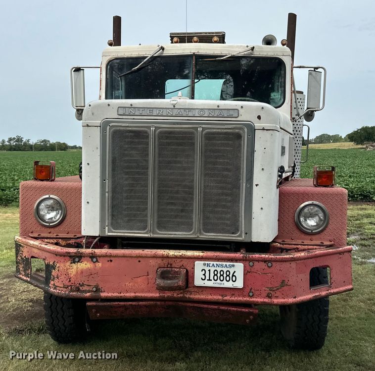 image for item DQ6858 1978 International F5070 truck cab and chassis