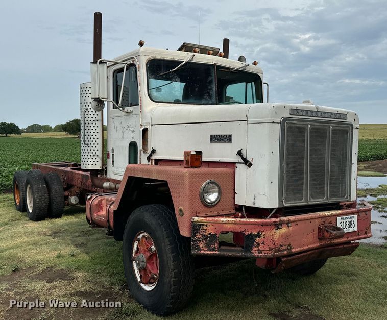 image for item DQ6858 1978 International F5070 truck cab and chassis