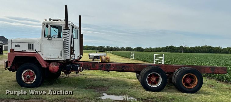 image for item DQ6858 1978 International F5070 truck cab and chassis