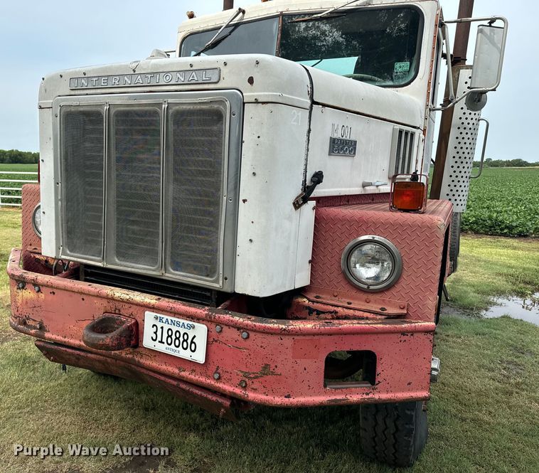 image for item DQ6858 1978 International F5070 truck cab and chassis