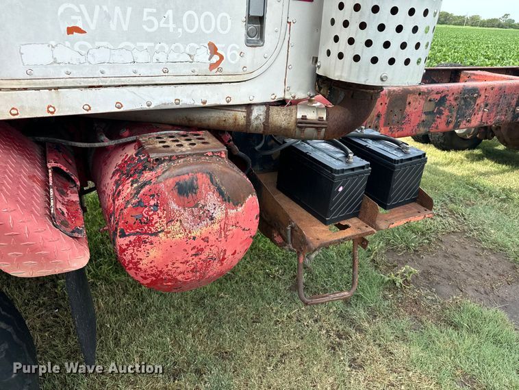 image for item DQ6858 1978 International F5070 truck cab and chassis