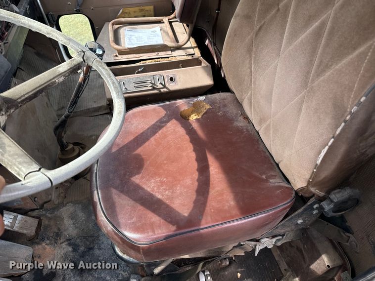 image for item DQ6858 1978 International F5070 truck cab and chassis