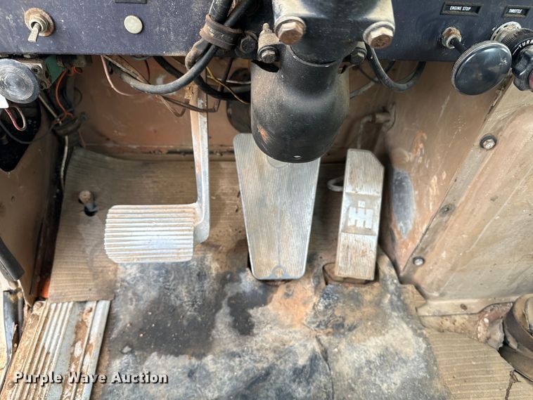 image for item DQ6858 1978 International F5070 truck cab and chassis