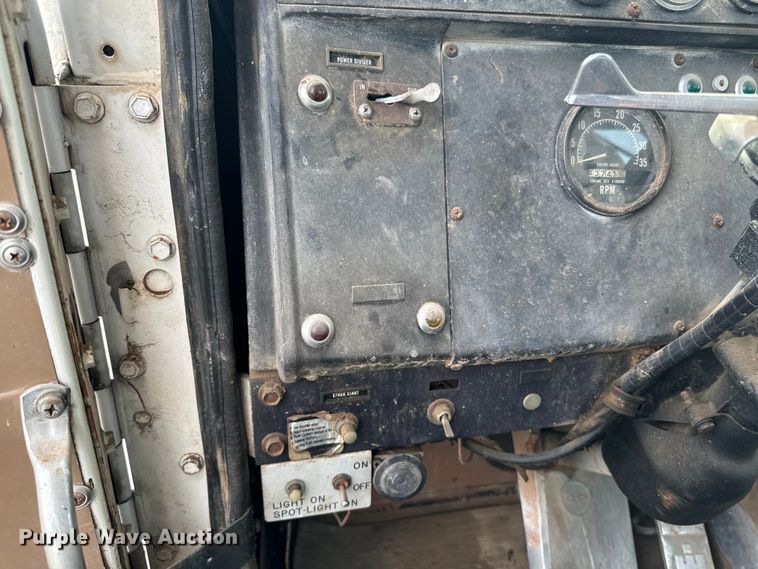 image for item DQ6858 1978 International F5070 truck cab and chassis