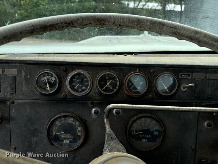 image for item DQ6858 1978 International F5070 truck cab and chassis