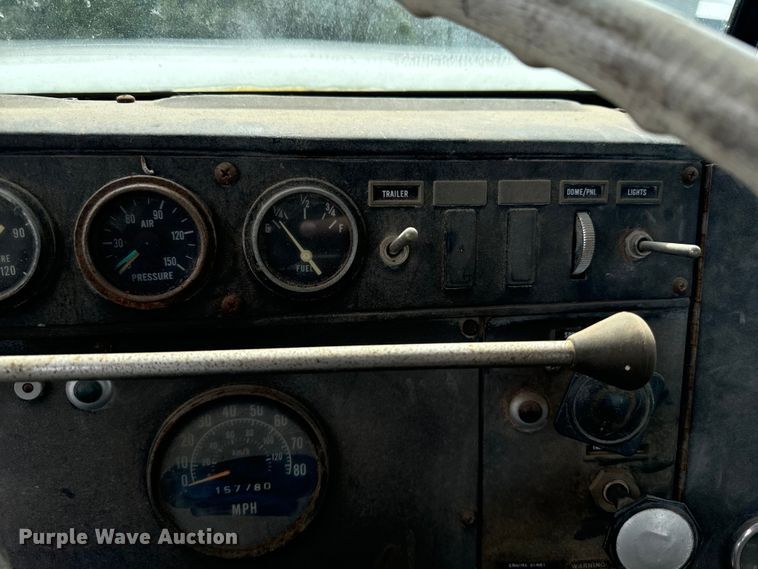 image for item DQ6858 1978 International F5070 truck cab and chassis