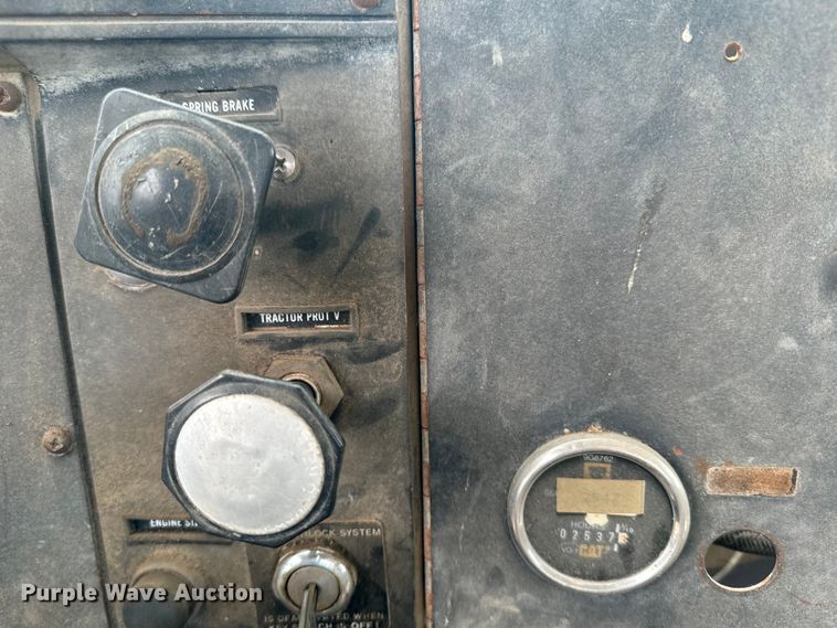 image for item DQ6858 1978 International F5070 truck cab and chassis