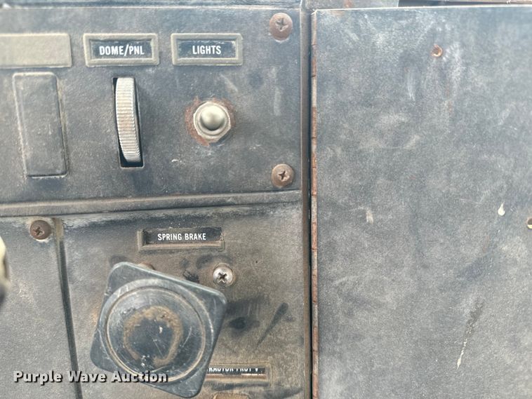 image for item DQ6858 1978 International F5070 truck cab and chassis