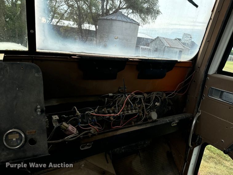 image for item DQ6858 1978 International F5070 truck cab and chassis