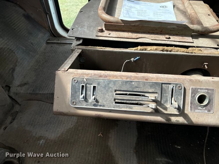 image for item DQ6858 1978 International F5070 truck cab and chassis