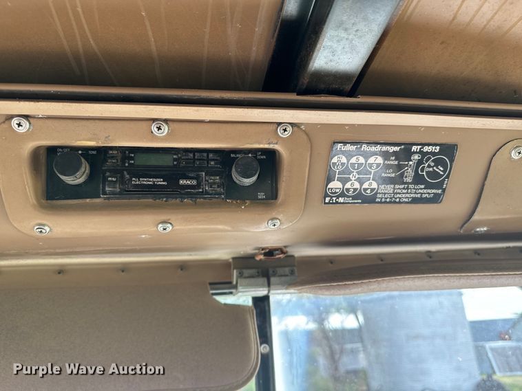 image for item DQ6858 1978 International F5070 truck cab and chassis