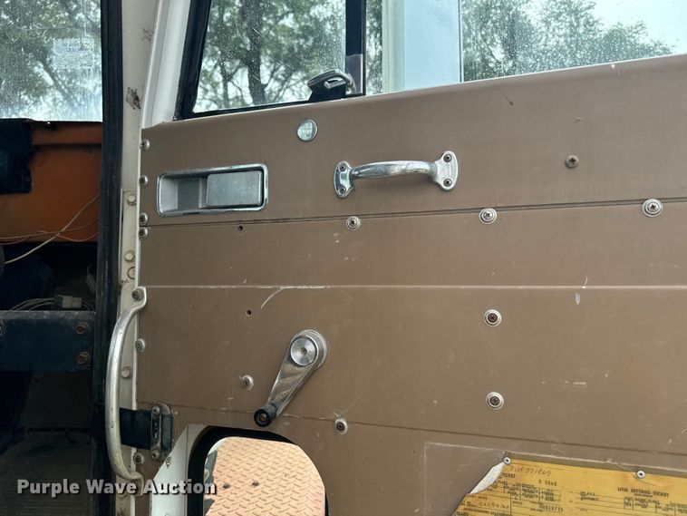 image for item DQ6858 1978 International F5070 truck cab and chassis