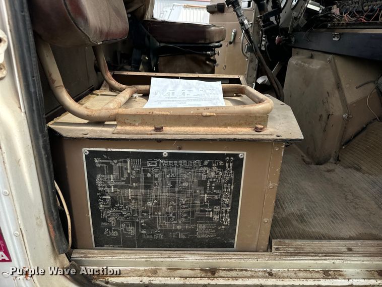 image for item DQ6858 1978 International F5070 truck cab and chassis