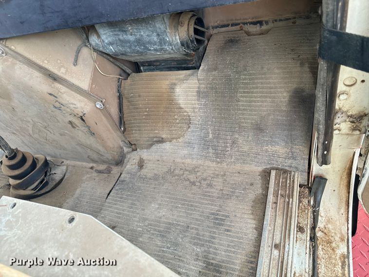 image for item DQ6858 1978 International F5070 truck cab and chassis