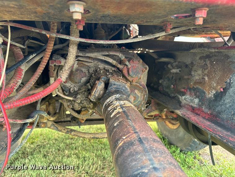 image for item DQ6858 1978 International F5070 truck cab and chassis