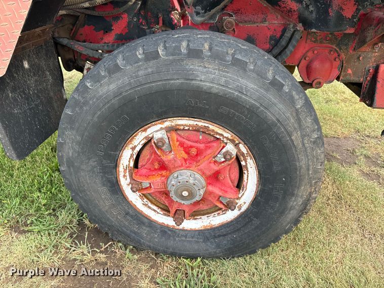 image for item DQ6858 1978 International F5070 truck cab and chassis