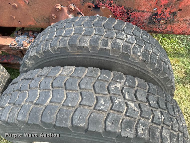 image for item DQ6858 1978 International F5070 truck cab and chassis