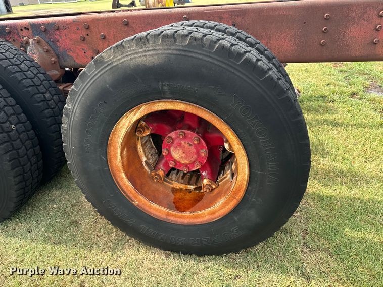 image for item DQ6858 1978 International F5070 truck cab and chassis