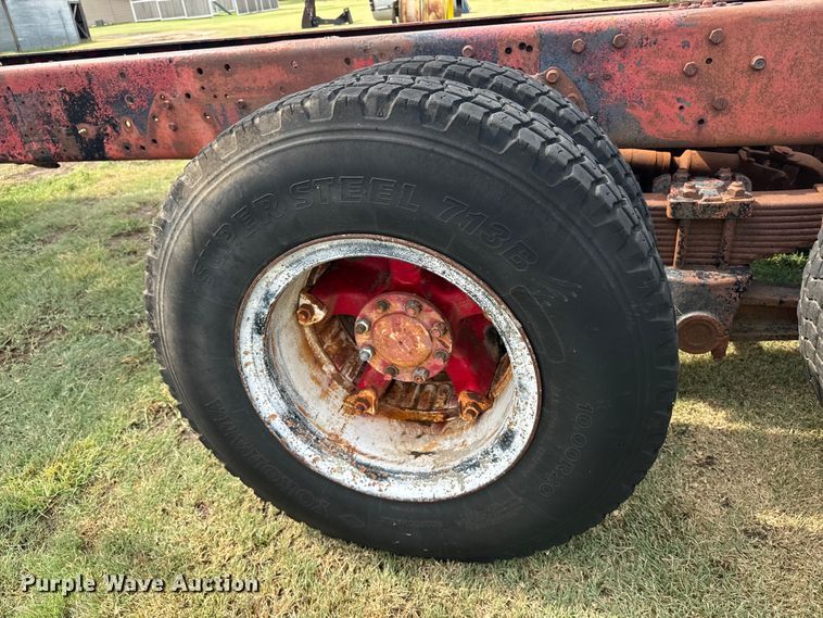 image for item DQ6858 1978 International F5070 truck cab and chassis