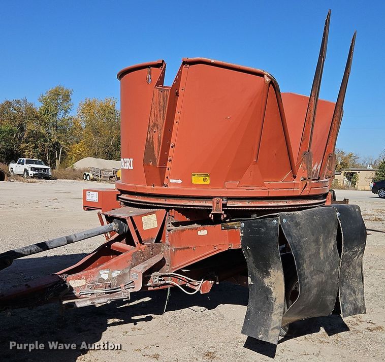 image for item DT7527 Hesston BP25 bale processor