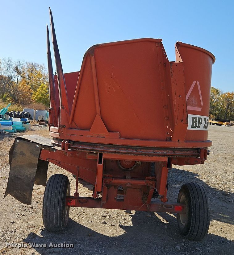 image for item DT7527 Hesston BP25 bale processor