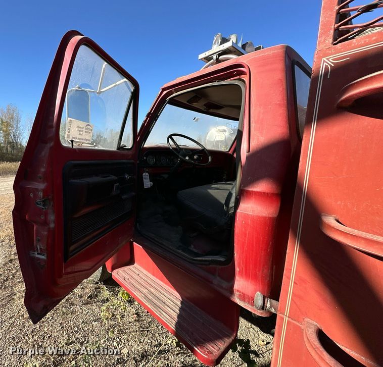 image for item DW2229 1978 Ford F604F fire truck