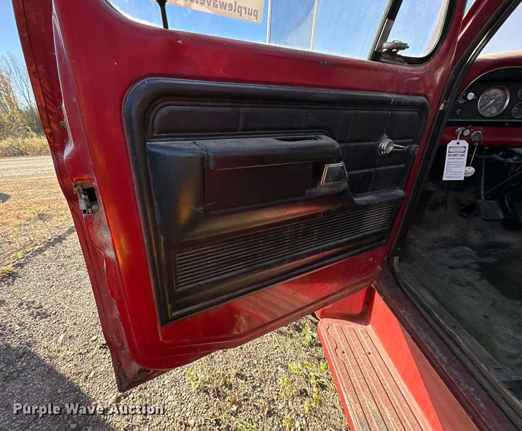 image for item DW2229 1978 Ford F604F fire truck