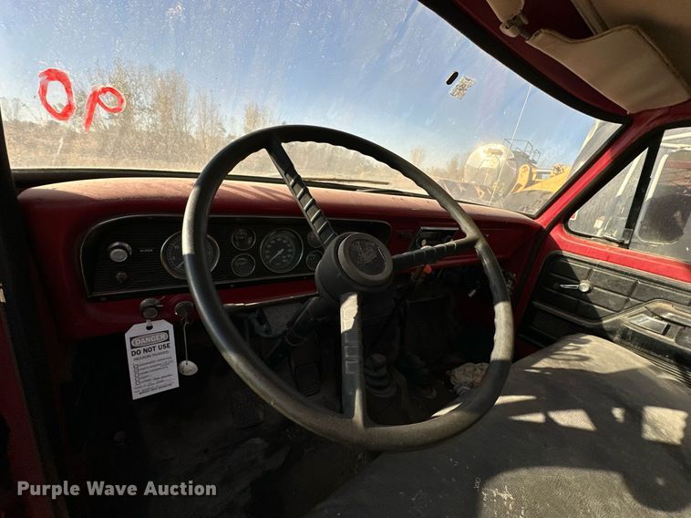 image for item DW2229 1978 Ford F604F fire truck