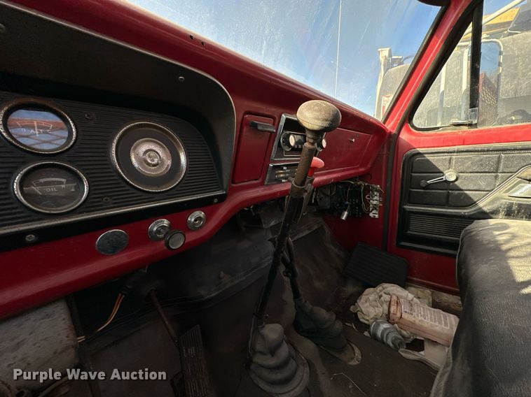 image for item DW2229 1978 Ford F604F fire truck