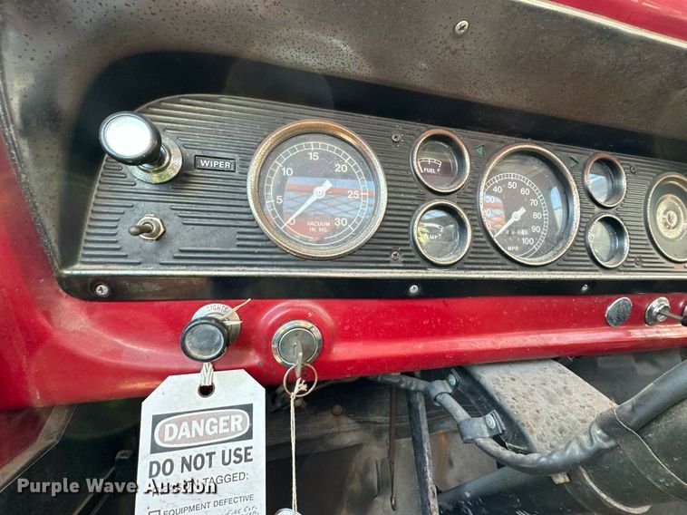 image for item DW2229 1978 Ford F604F fire truck