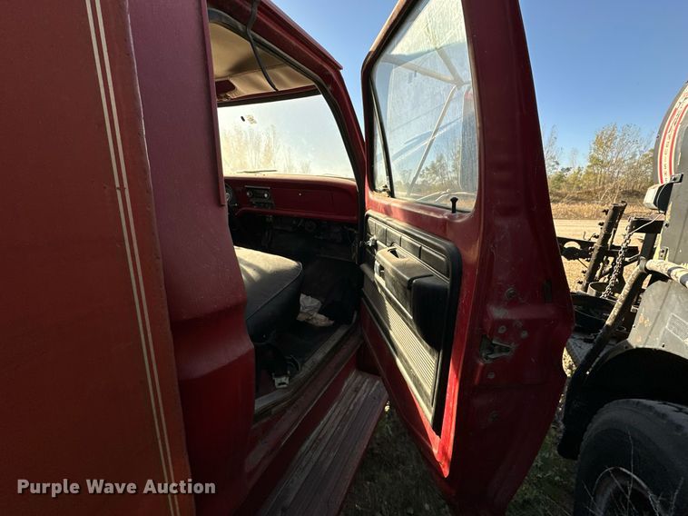 image for item DW2229 1978 Ford F604F fire truck