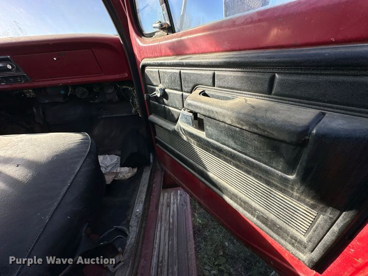 image for item DW2229 1978 Ford F604F fire truck