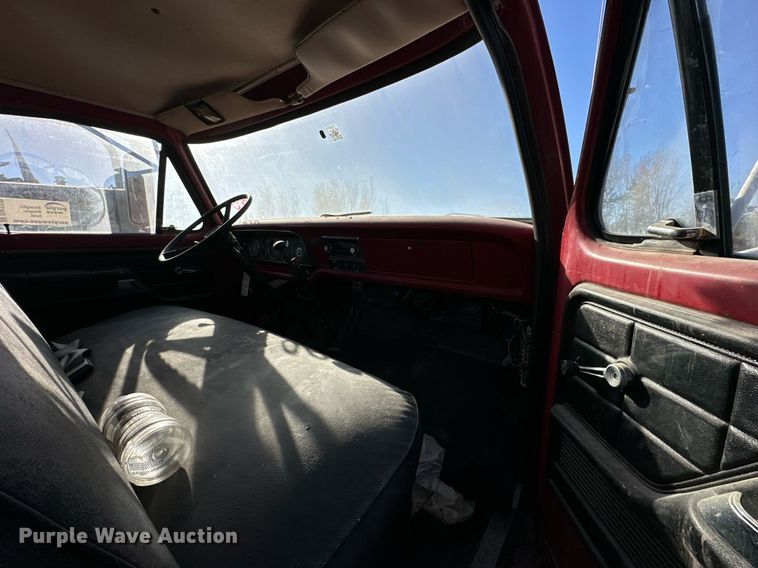 image for item DW2229 1978 Ford F604F fire truck