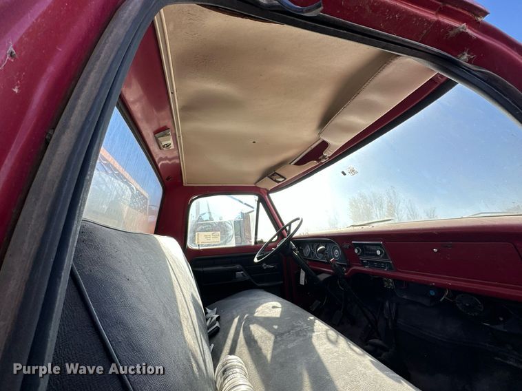 image for item DW2229 1978 Ford F604F fire truck