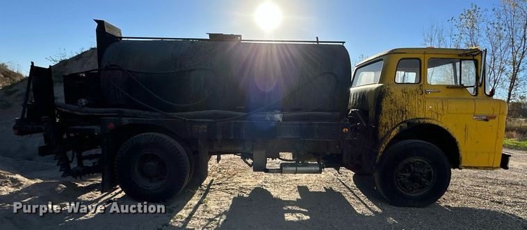 image for item DW2296 1977 Ford 800 oil distributor truck