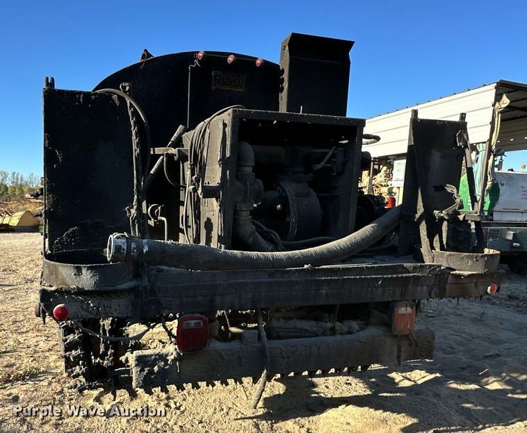 image for item DW2296 1977 Ford 800 oil distributor truck