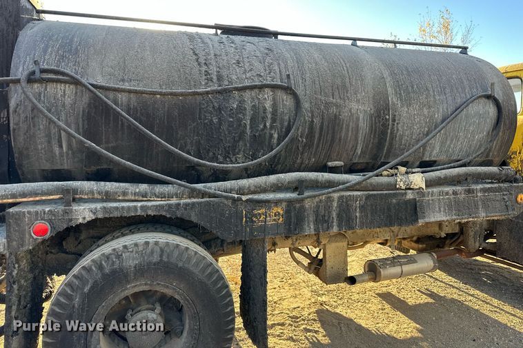 image for item DW2296 1977 Ford 800 oil distributor truck