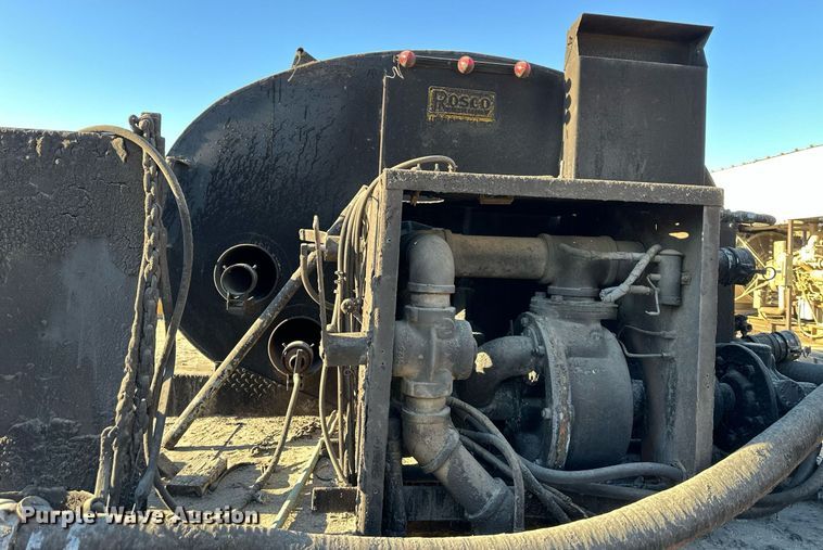 image for item DW2296 1977 Ford 800 oil distributor truck