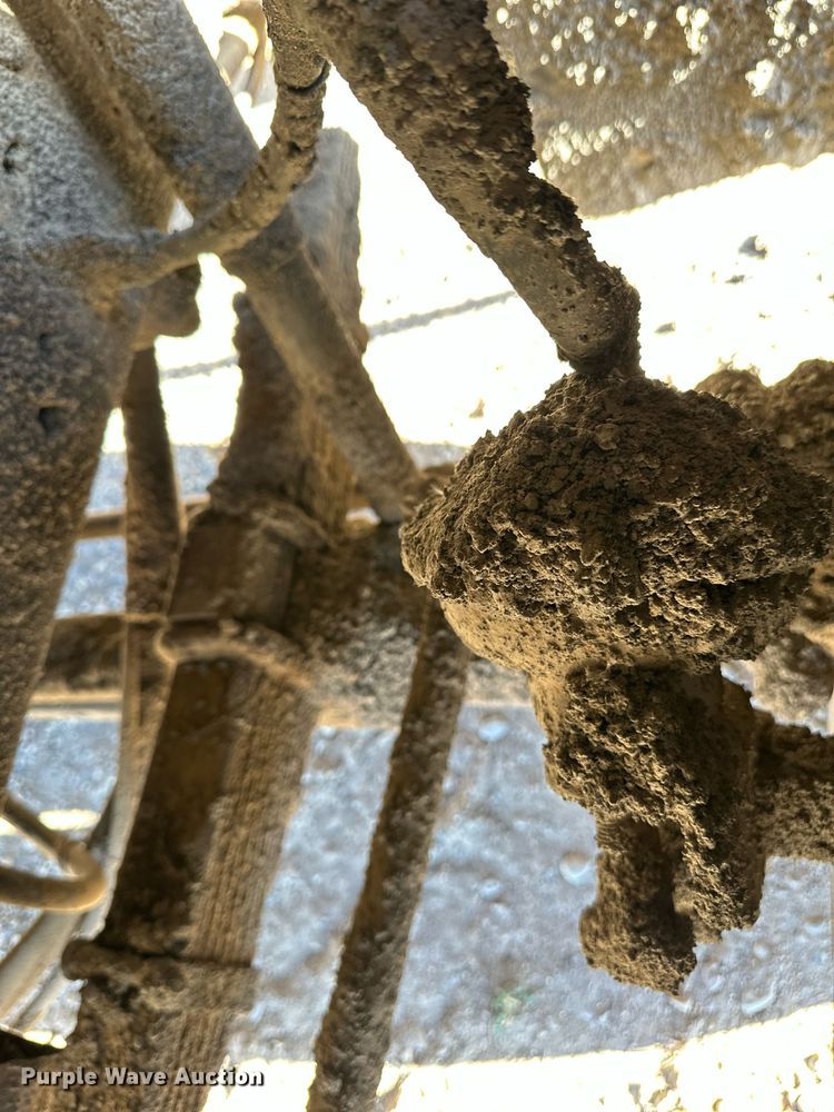 image for item DW2296 1977 Ford 800 oil distributor truck