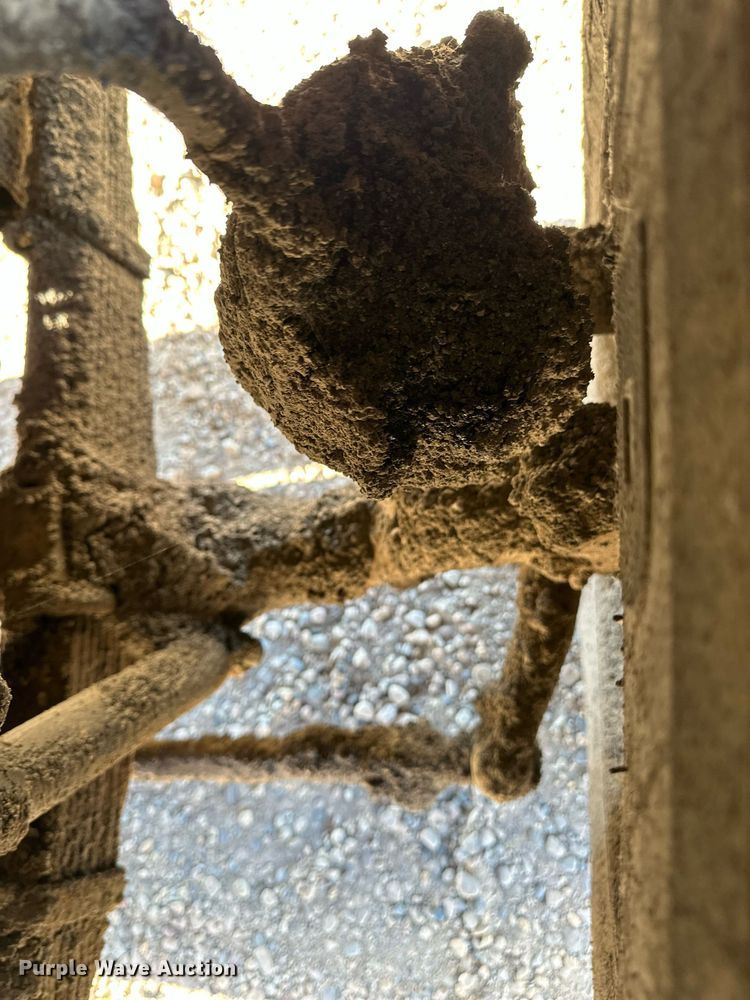 image for item DW2296 1977 Ford 800 oil distributor truck