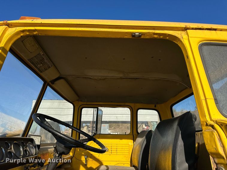 image for item DW2296 1977 Ford 800 oil distributor truck