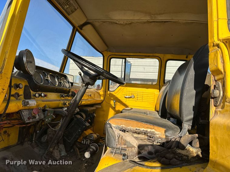 image for item DW2296 1977 Ford 800 oil distributor truck