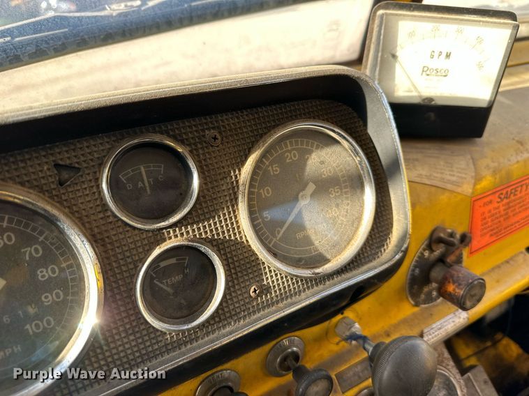 image for item DW2296 1977 Ford 800 oil distributor truck