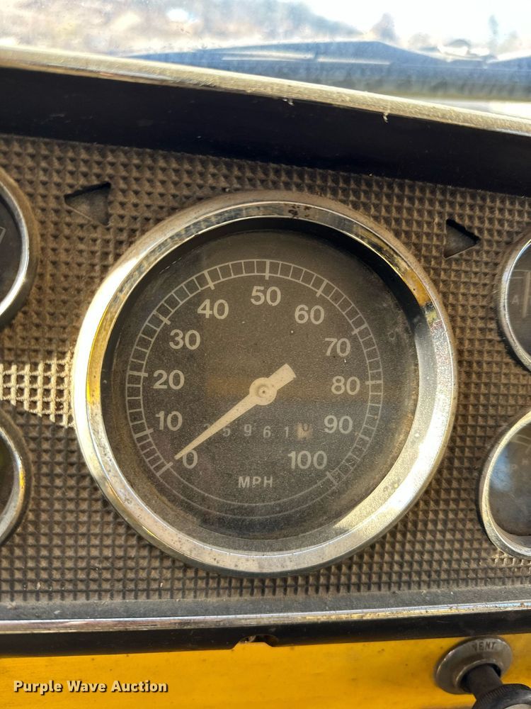 image for item DW2296 1977 Ford 800 oil distributor truck