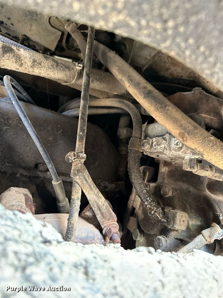 image for item DW2296 1977 Ford 800 oil distributor truck