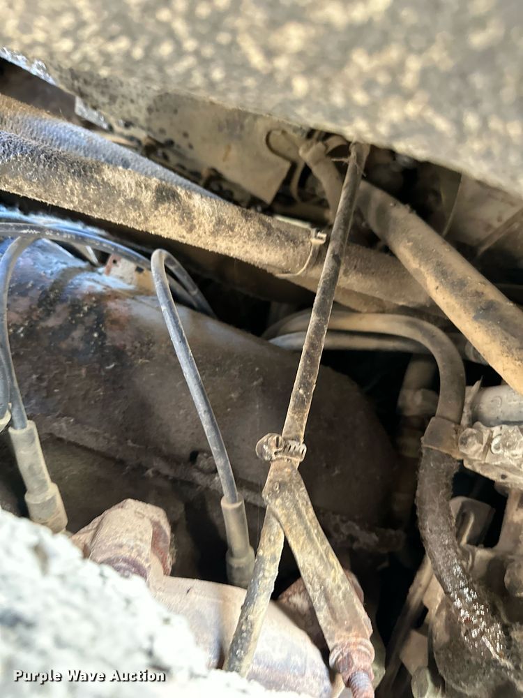 image for item DW2296 1977 Ford 800 oil distributor truck