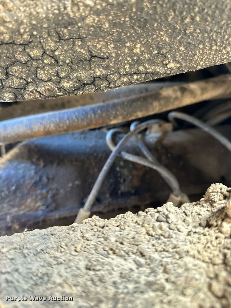 image for item DW2296 1977 Ford 800 oil distributor truck