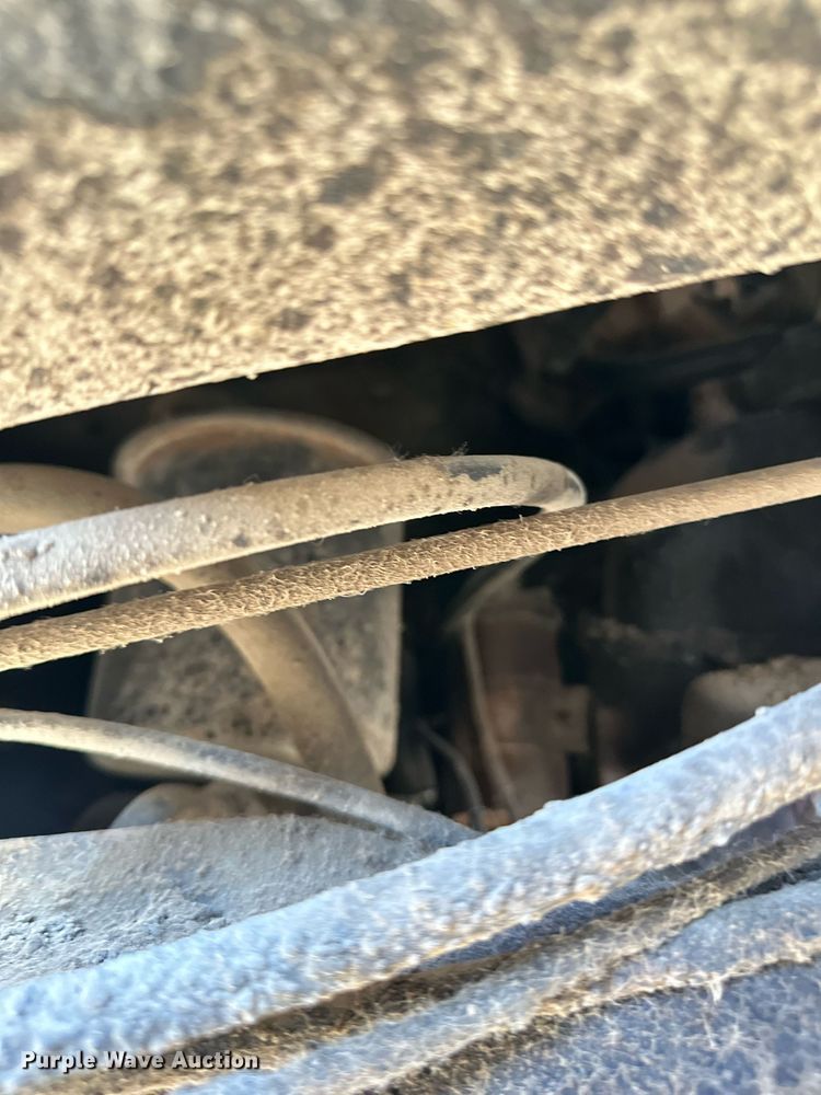 image for item DW2296 1977 Ford 800 oil distributor truck